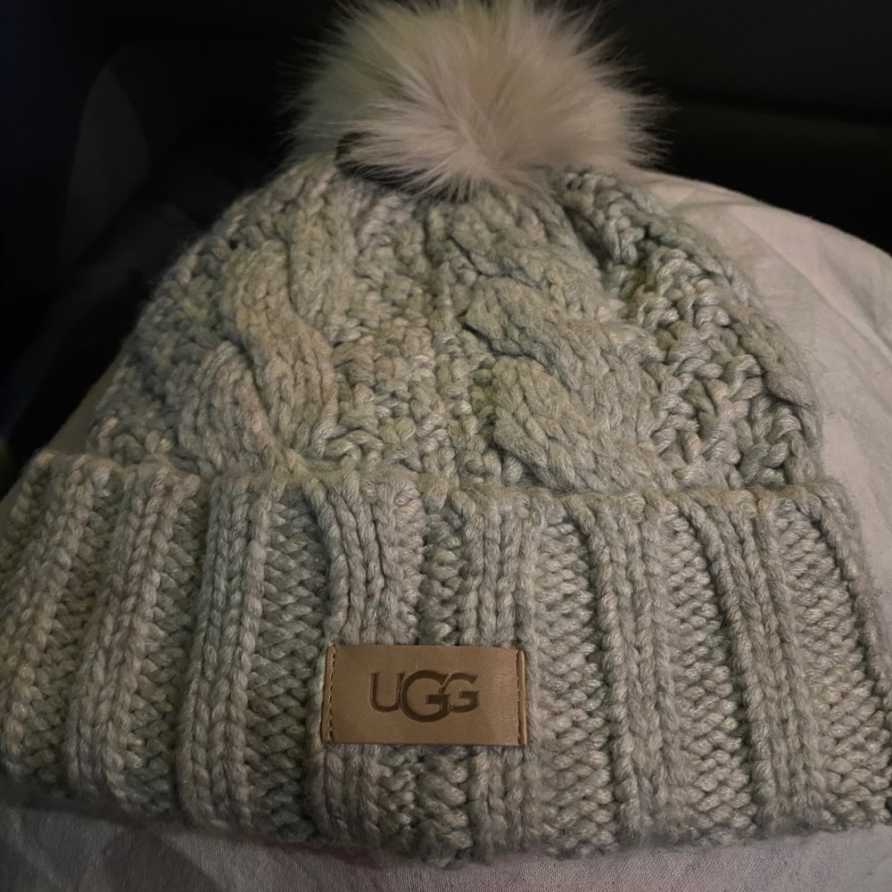 Ugg Women’s Pom Pom Hat
